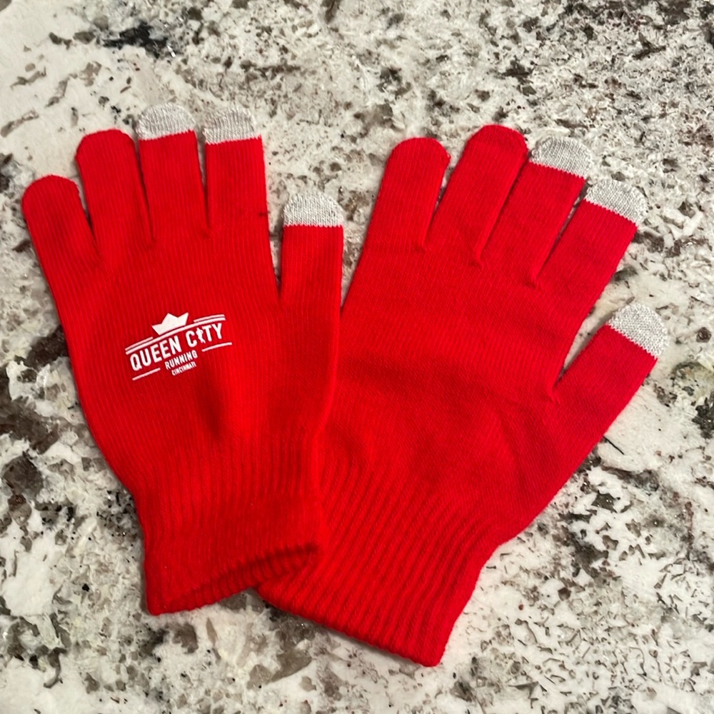 Red Queen City Running Gloves
